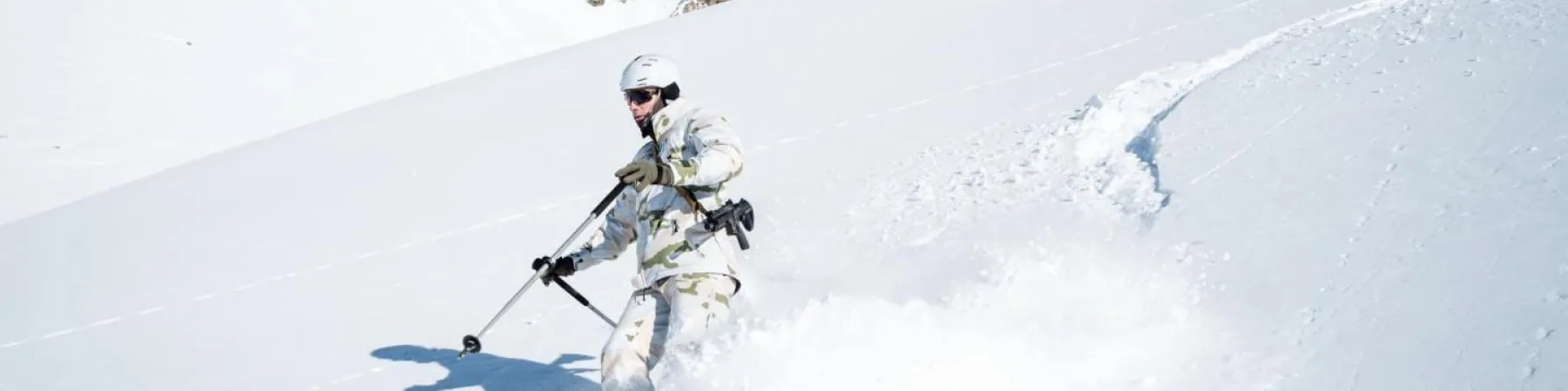 soldat 2ème Régiment étranger de génie en train de skier