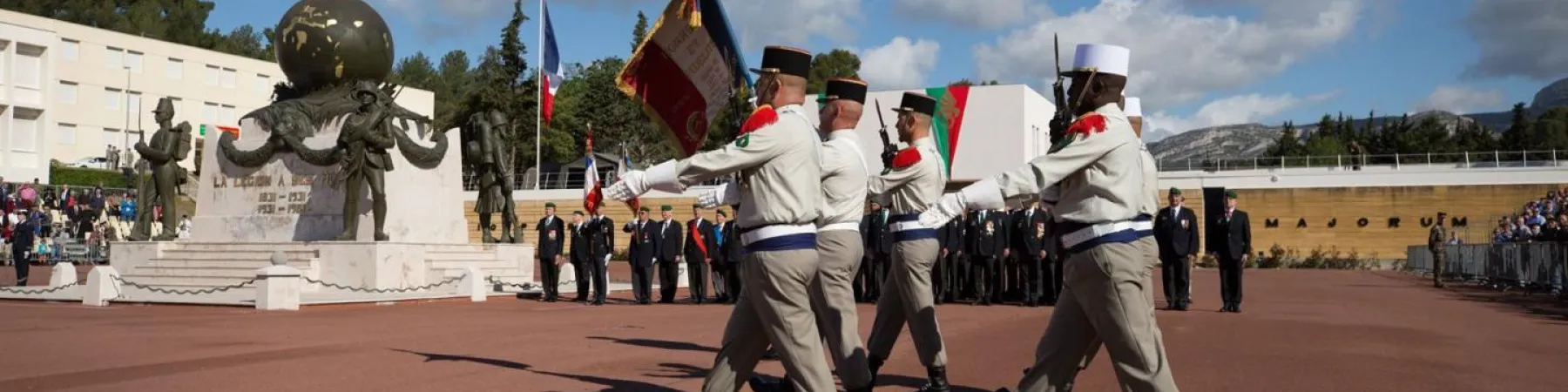 Des soldats du 1er régiment étranger défilent.jpg